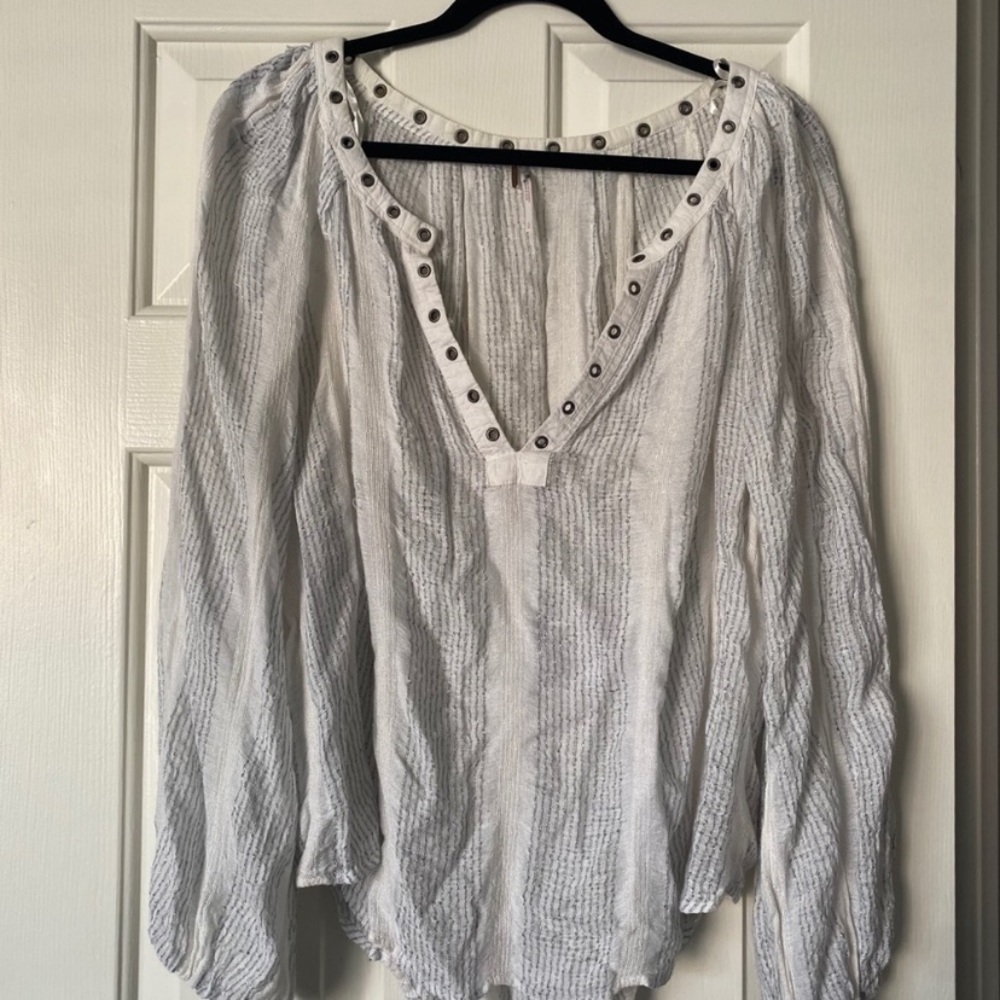 Free people cropped shirt, white with blue accents